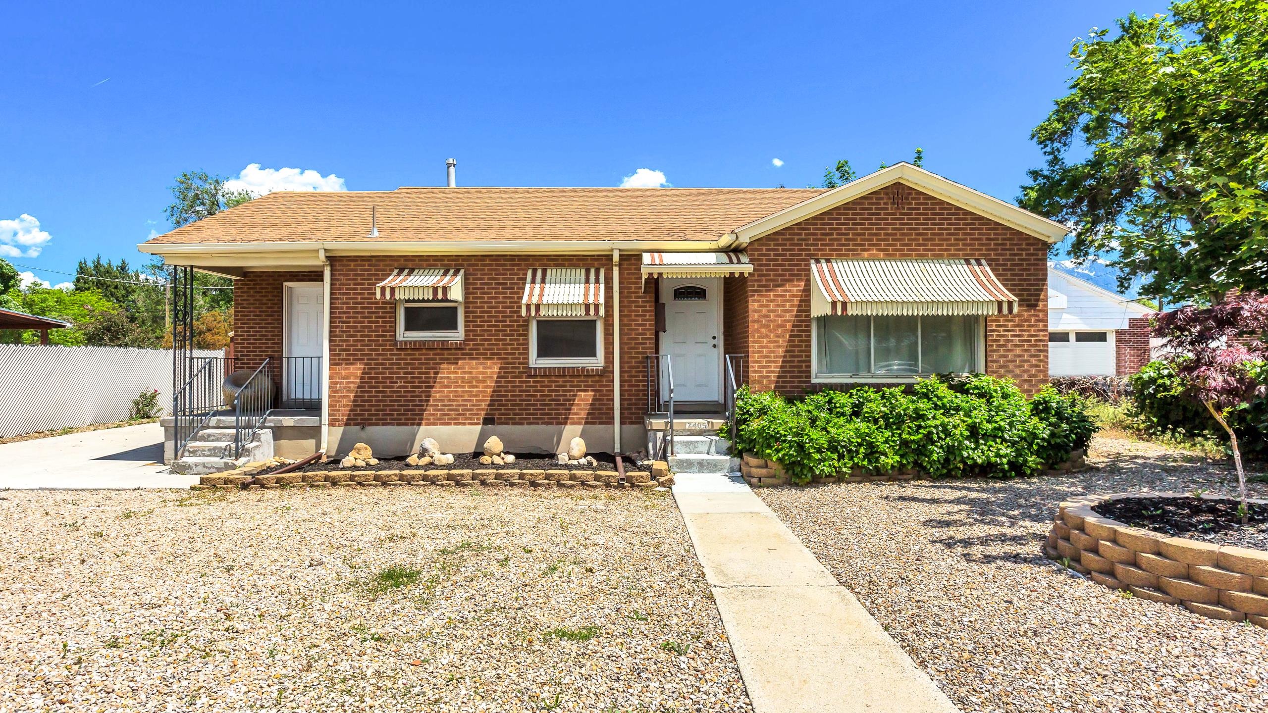 Brick Rambler Buttoned Up